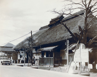 1596年「酒造業」創業